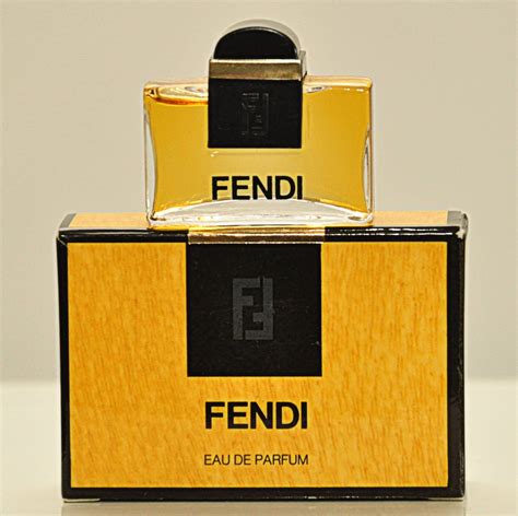 profumo fendi grande|fendi sito ufficiale outlet.